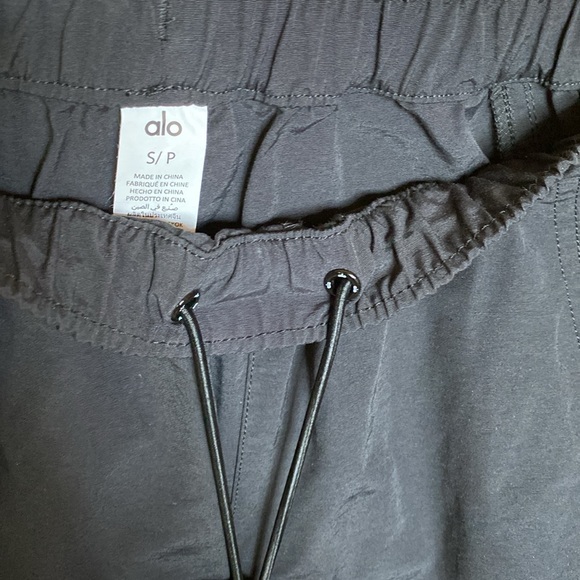 ALO Yoga Navy Straight Leg Pants - Picture 12 of 15